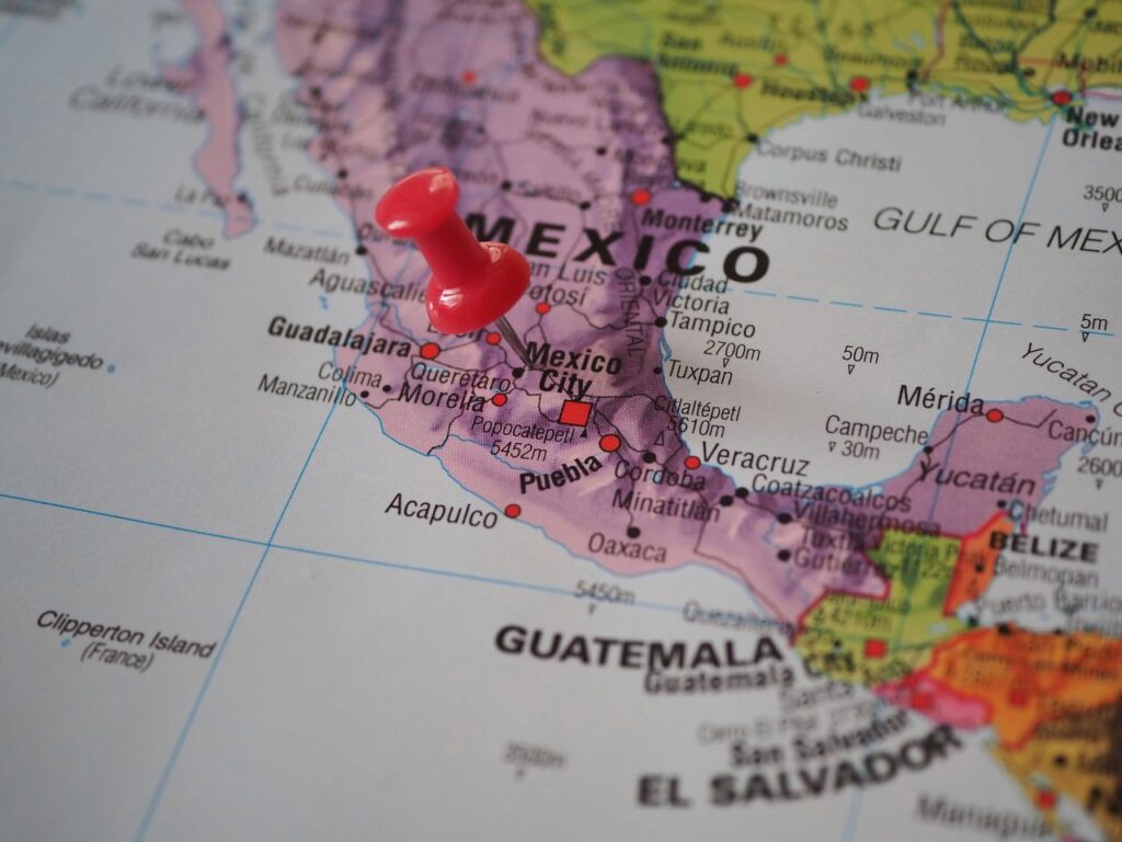 Foto de Beate Vogl: https://www.pexels.com/es-es/foto/viaje-viajar-trayecto-mapa-19937220/