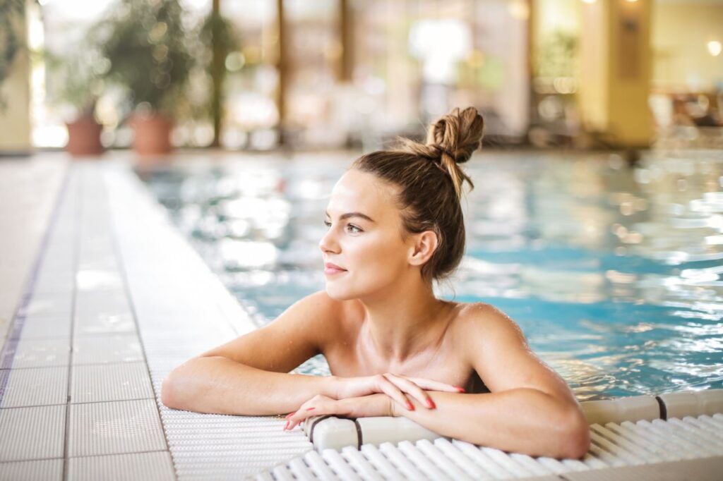 Foto de Andrea Piacquadio: https://www.pexels.com/es-es/foto/foto-de-mujer-en-piscina-3757640/